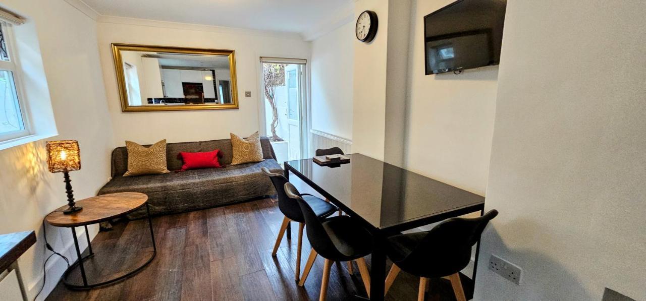 Victorian Property Apartment Londra Exterior foto